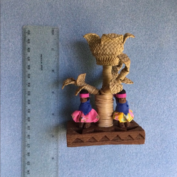 Vintage Tarahumara Hand Woven Yucca Flower with Wooden Figurines -Made in Mexico - Picture 4 of 11